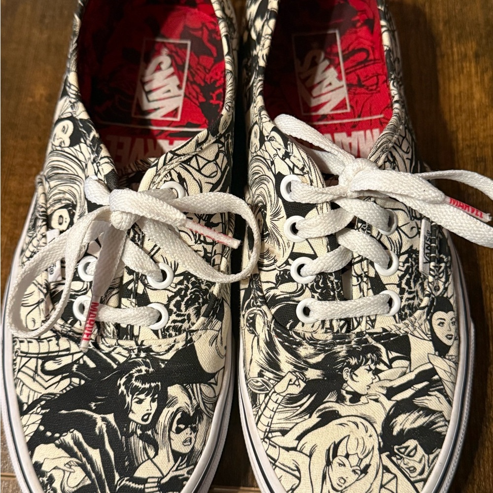 Vans Marvel X Authentic "Marvel Women" Print Skate Shoes Sneakers 7.5 ladies